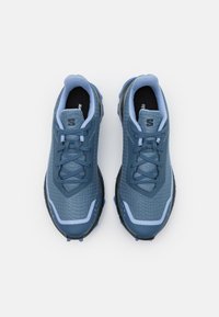 Salomon ALPHACROSS 5 - Krosa skriešanas apavi - bering sea/carbon/blue heron