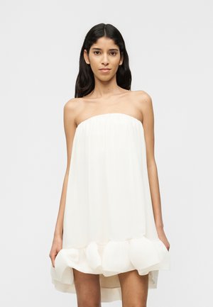 MIKALA STRAPLESS RUFFLED DRESS - Robe de jour - white