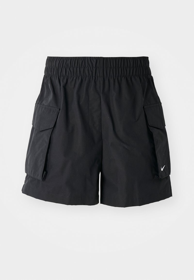 Schwarze Cargo-Shorts aus leichtem Stoff, mit elastischem Bund, zwei seitlichen Taschen und einem kleinen weißen Logo am Saum.