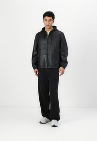 COACH REVERSIBLE TRAINER - Kožnata jakna - black/charcoal