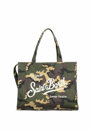 Borsa con stampa mimetica e due manici, testo bianco "The place to be Saint Barth Summer Paradise" al centro davanti.