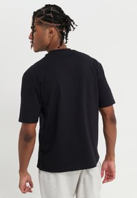 YOURTURN UNISEX - T-shirt print - black