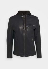 Svart läderjacka med huva, som har en framtill dragkedjestängning, fickor med dragkedja och en slät textur.