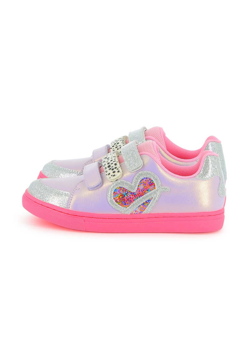 Sneakers per bambini in viola e rosa con dettagli glitter, design a forma di cuore e cinturini in velcro. Materiale lucido con sovrapposizioni testurizzate.