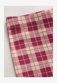 Ei valittu, red berry check