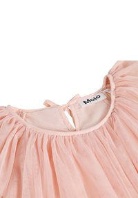 Robe couleur pêche avec tissu en tulle froncé, encolure ronde et fermeture au dos avec une ouverture en goutte d'eau. Comprend une étiquette avec le nom de la marque "Molo".