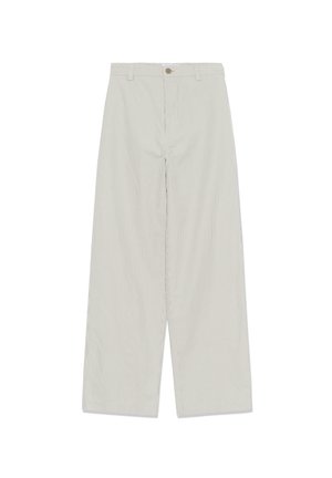 Pantaloni largi bej deschis cu dungi verticale subțiri, nasture frontal, bucle pentru curea și închidere cu fermoar, așezați pe o suprafață albă.