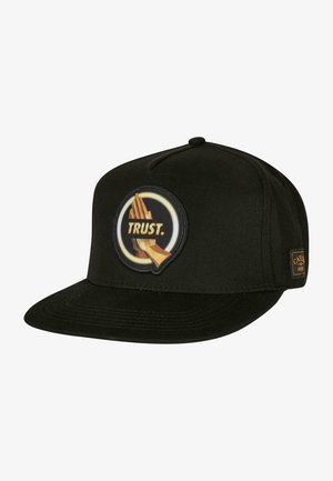 Casquette de baseball noire avec une visière plate, arborant un patch logo circulaire avec des mains et le mot "CONFIANCE". Texte, et une petite étiquette marron sur le côté.
