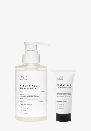ESSENTIALS THE HAND CARE KIT - Zestaw do kąpieli