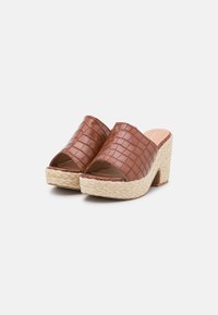 Anna Field Wide Fit WIDE FIT - Mules de salto - cognac
