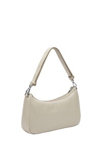 Borsa a spalla in pelle beige con una silhouette curva, chiusura con zip e una singola tracolla regolabile. Texture liscia e accenti in hardware argentato.