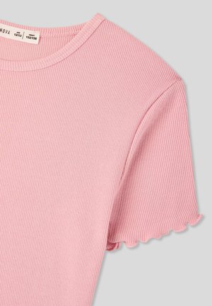 Różowa prążkowana koszulka z okrągłym dekoltem i falbaniastymi brzegami rękawów. Tkanina jest miękka, a krój dopasowany. Metka wskazuje rozmiar 12/13.