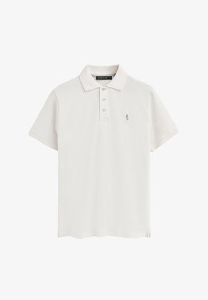 Biała koszulka polo wykonana z miękkiej tkaniny. Posiada klasyczny kołnierzyk, zapięcie na trzy guziki oraz małe logo na lewej klatce piersiowej.
