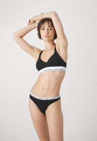 Calvin Klein Underwear - THONG ICON LOGO 5 PACK - String - black Miniatuurafbeelding 1