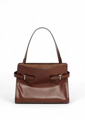 Borsa a mano in pelle marrone dal design strutturato, con manico superiore, cinturini laterali e dettagli in metallo color argento. Texture liscia e stile minimalista.