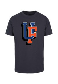 Mørkeblå bomulds T-shirt med et iøjnefaldende grafisk motiv i orange og blå, hvor bogstaverne "U" og "F" er fremhævet. Kortærmet.