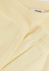 Reiss REISS MEG COTTON-BLEND SWEATSHIRT AND SHORTS SET - Sweatshirt - lemon