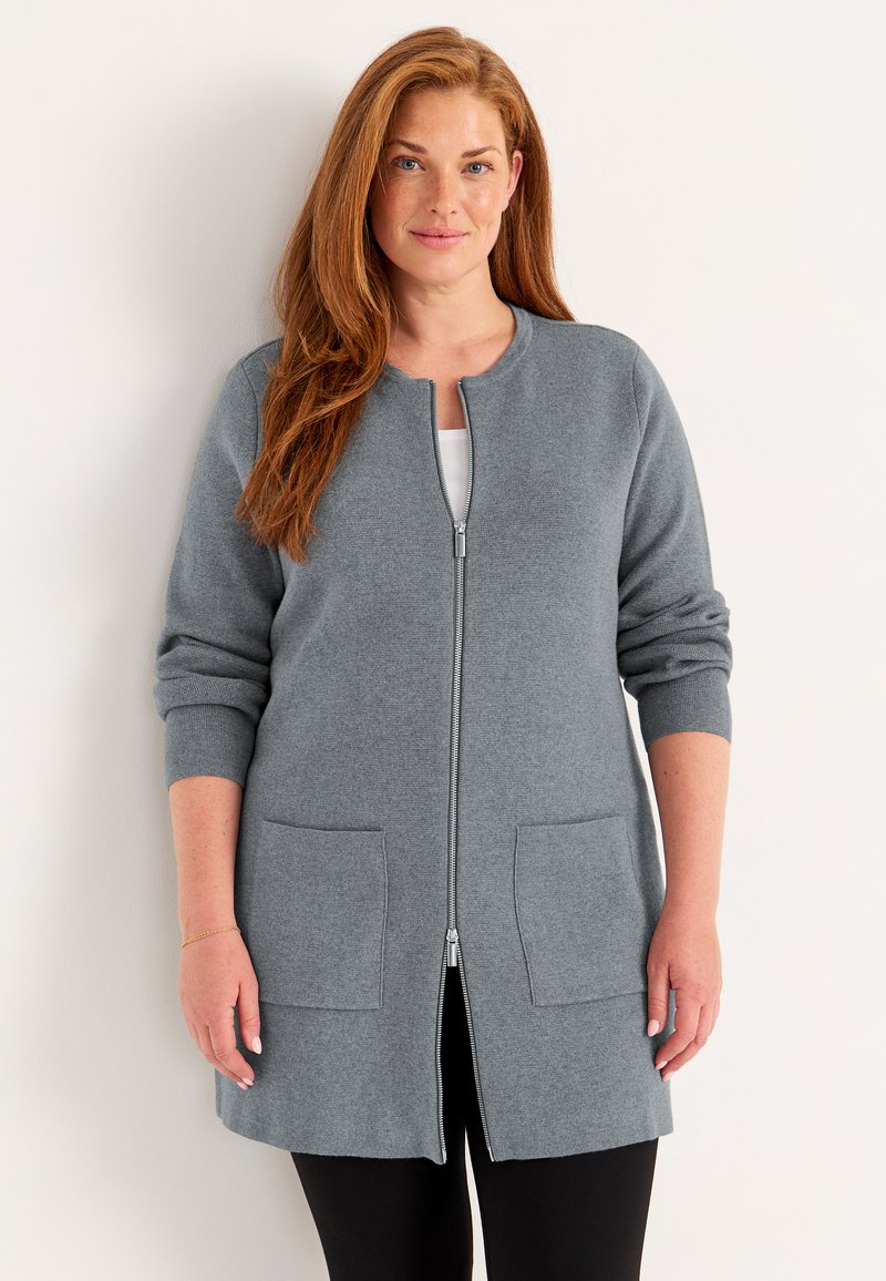Grå zip-front cardigan med lange ærmer, ribbede manchetter og to frontlommer. Struktureret stof med en glat overflade.