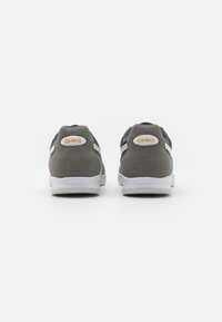Puma KING TOP IT - Beltéri futballcipő - shadow gray/white/glacial gray