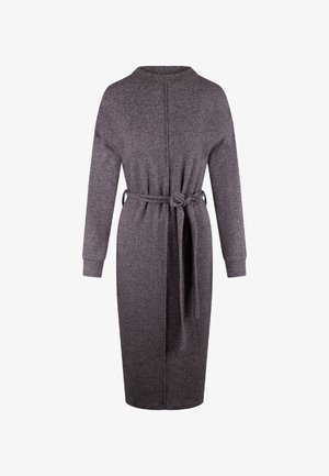 Langärmliges, graues Strickkleid mit hohem Kragen und tailliertem Bund. Es zeichnet sich durch eine gerade Silhouette und eine weiche Textur aus.