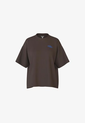 T-shirt oversize marron foncé à manches courtes avec un petit motif parapluie bleu sur la poitrine gauche et col rond.