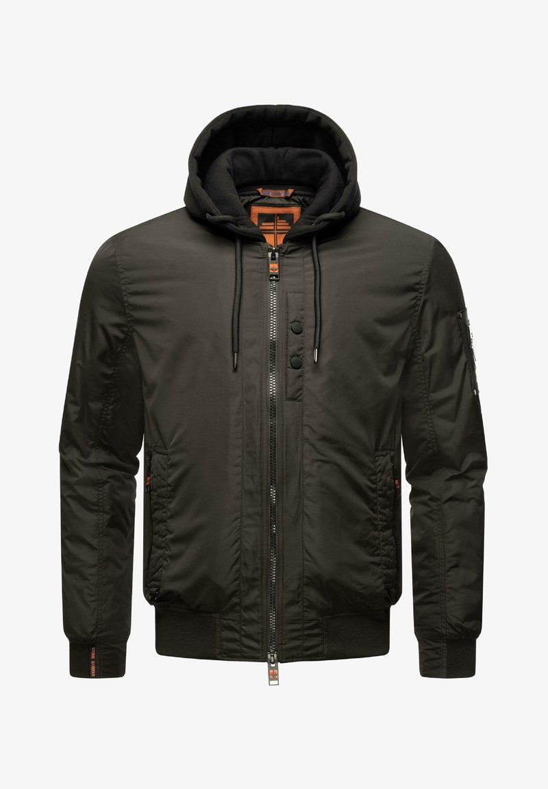 Melnā polsterētā jaka ar kapuci, ar priekšējo rāvējslēdzēju, pogu aizdari, sānu kabatām un ribotām aprocēm. Gluda tekstūra ar kontrastējošu iekšējo kapuci.