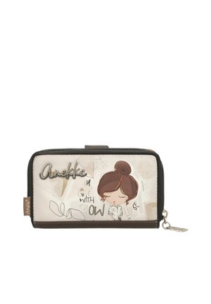 Portfel z ilustracją dziewczyny, tekst "Anekke", jasnobeżowe tło, brązowa lamówka i zamek błyskawiczny ze srebrnym suwakiem.