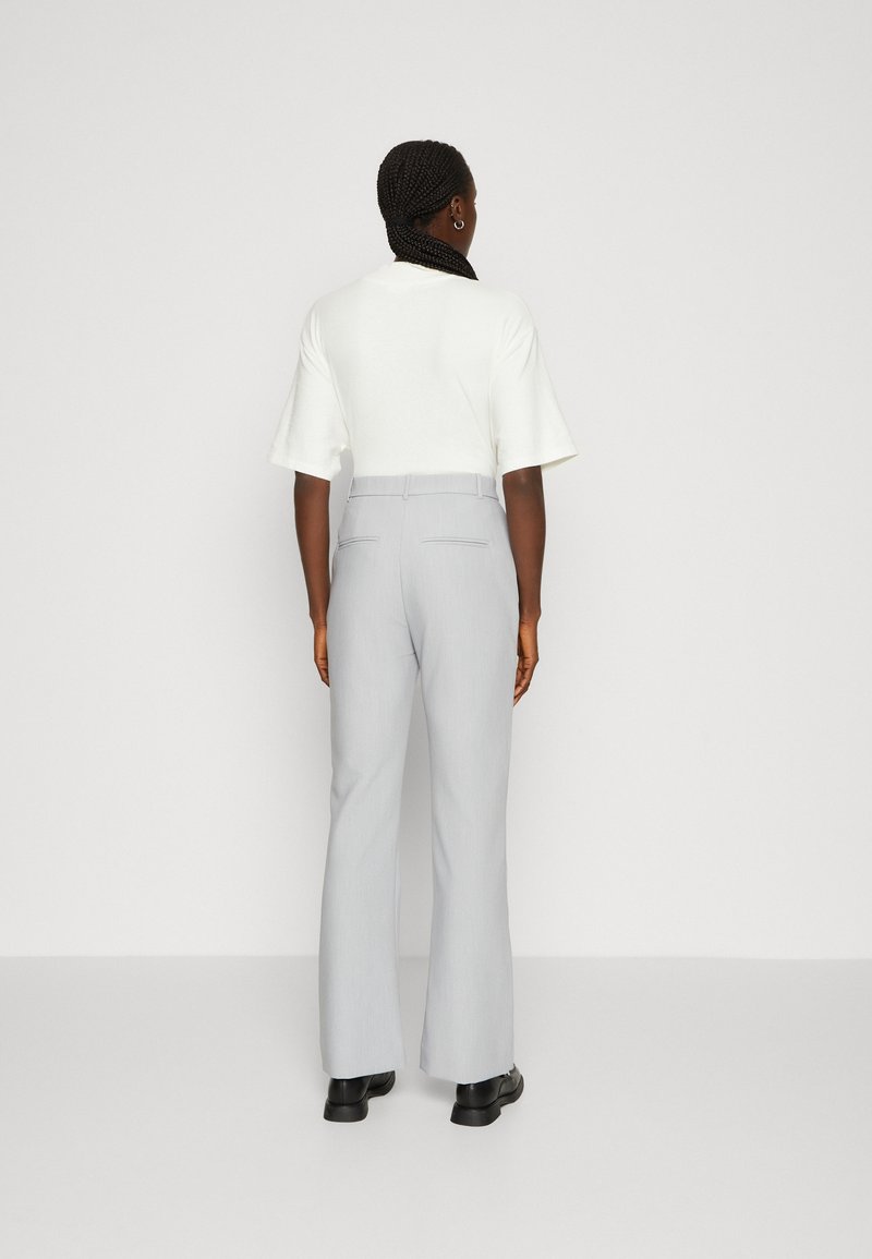Abercrombie & Fitch SOFT STRUCTURE TAILORED SLIM FLARE - Kalhoty - sleet heather