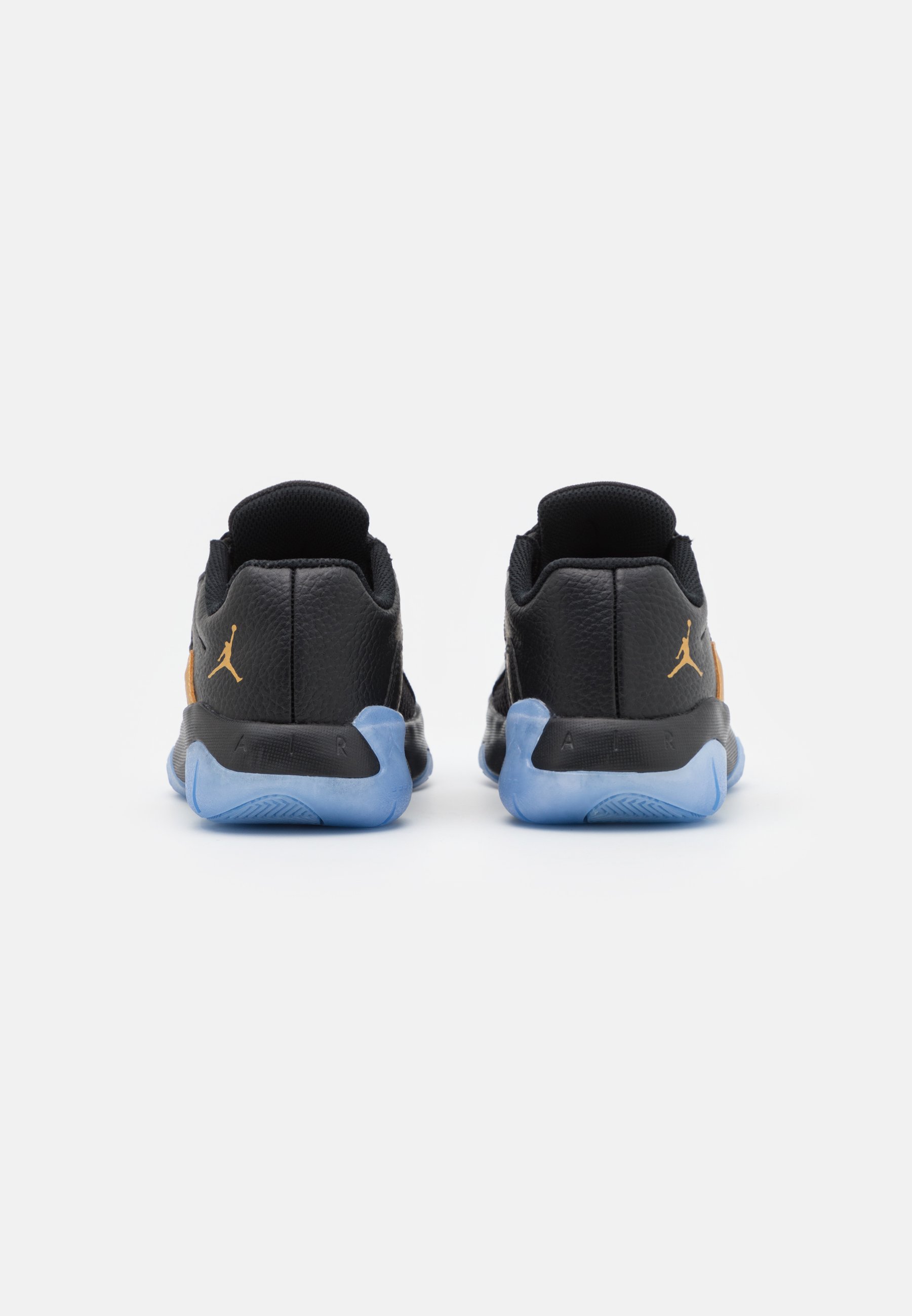 Jordan AIR 11 CMFT LOW UNISEX - Krepšinio batai - black/metallic gold/juoda  - Zalando.lt