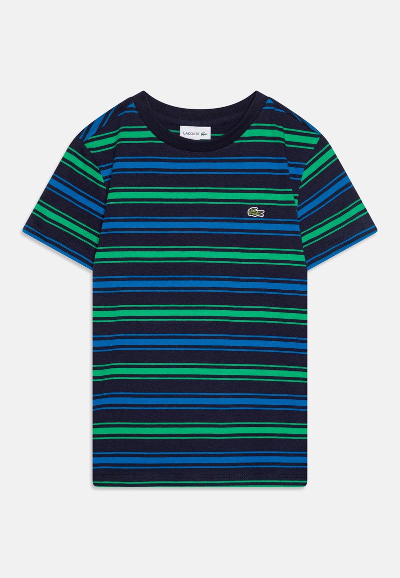 T-shirt à manches courtes avec des rayures horizontales bleu marine, vert et bleu. Présente un petit logo brodé vert sur la poitrine. Matière en coton.