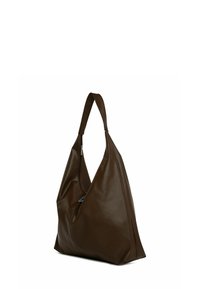 Brūnas ādas hobo soma ar vaļīgu siluetu, vienu plecu siksnu un ar rāvējslēdzēju atveramu vāku. Gluda tekstūra ar minimālām akcentiem.