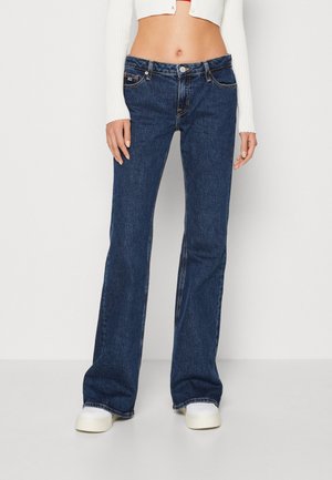 SOPHIE LOW RISE FLARE - Vaqueros a campana - denim medium