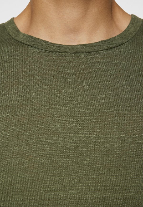 COMA TEE - Basic T-shirt - olivine3