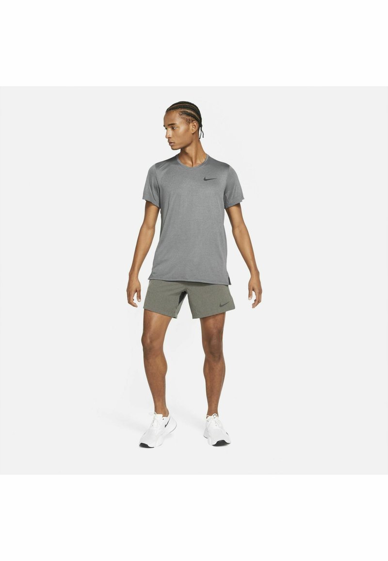 Nike Performance Sport T-shirt grijs Nike Performance Sport T-shirt grijs