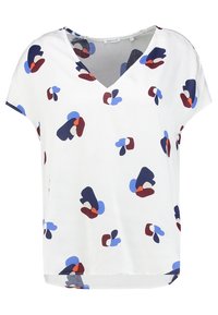Blusa bianca a maniche corte con scollo a V e motivo astratto multicolore in blu, rosso e blu scuro, realizzata in tessuto leggero.