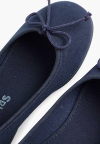 Pisamonas MANOLETINA SERRAJE LAZO FINO - Ballerine - verde