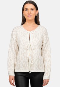 Cardigan crema con motivo leopardato, dotato di scollatura a V, legature frontali e maniche lunghe. Realizzato in morbido materiale a maglia con polsini a costine.