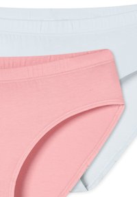 Bawełniane majtki w jasnoróżowym i jasnoniebieskim kolorze. Każde z nich mają miękką fakturę, wysoką talię i bezszwowe otwory na nogi dla wygody.