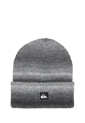 Bonnet gris tricoté avec revers plié et écusson logo carré noir au centre devant.