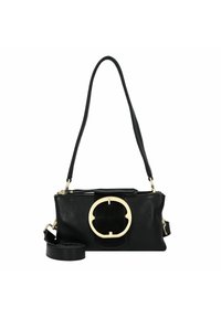 Bolso de cuero negro con un acento dorado redondo y cierre de cremallera. Cuenta con una correa larga y una textura suave, diseñado para llevar al hombro.