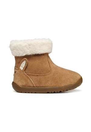 Botte d'hiver en daim marron pour tout-petit, avec bord en fausse fourrure blanche et semelle en caoutchouc, ornée de détails en daim en forme d'oreilles sur le côté.