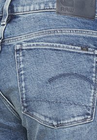 G-STAR 3301 FLARE - Calças de ganga bootcut - faded cascade