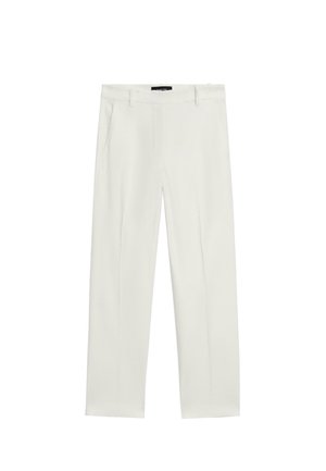 Weiße, maßgeschneiderte, gerade geschnittene Hose mit Vordertaschen und Gürtelschlaufen, vor weißem Hintergrund präsentiert.