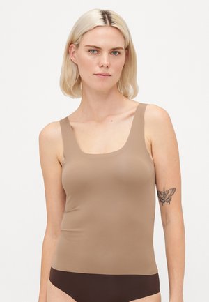 Brown tank top with wide straps, made of smooth, stretchy fabric. Features a square neckline and a fitted design, paired with dark bottoms.