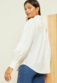 Love & Roses V NECK RIC RAC  - Blúzka so zapínaním na gombíky - ivory white