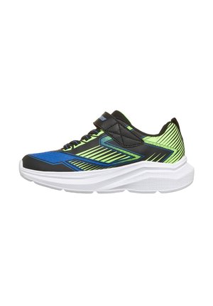 Chaussure de sport noire, verte et bleue avec semelle blanche texturée, bride velcro et motif rayé sur le côté, vue du côté extérieur.