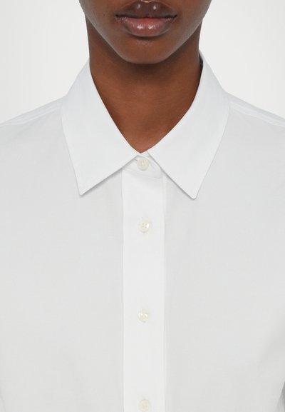 CLOSED CLASSIC SHIRT WITH STRAP DETAIL - Skjortebluse - white