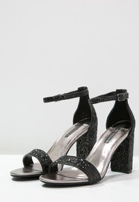 Dorothy Perkins Korolliset sandaalit - black