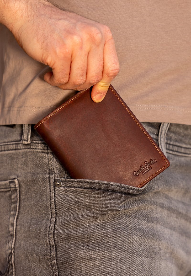 Gusti Leder MACON - Monedero - braun