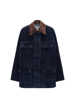 Granatowa kurtka z kordurowego materiału z brązowym zamszowym kołnierzem, dwoma kieszeniami na piersi oraz luźnym krojem.